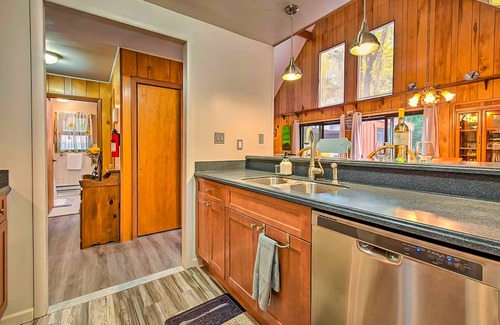 White Haven Casa | Charming house with private indoor hot tub, deck & firepit - golfers welcome