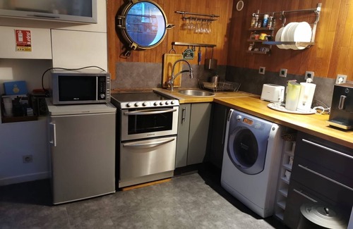 Saint-Germain-l'Auxerrois Alquiler De Eote | Charming Houseboat in the center of Paris, large deck with stunning view!