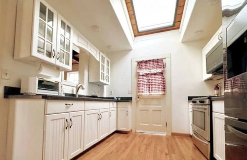 Green Island Casa | Charming Hudson riverfront 1BRnn