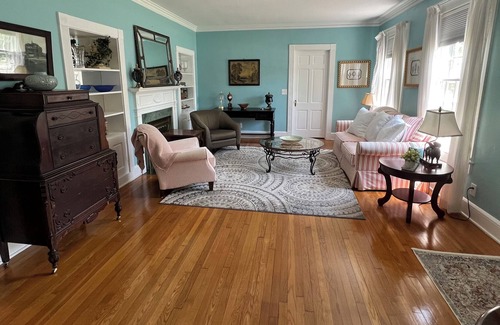 Hartwell Casa | Charming In-town Home