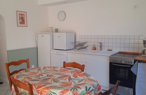 Montagnac Apartamento | Charming independent village gite with garden (near Pezenas)