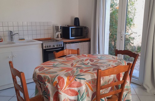 Montagnac Apartamento | Charming independent village gite with garden (near Pezenas)