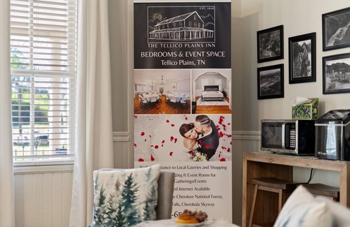 Tellico Plains Hotel | Charming Inn as you Enter Cherokee National Forest, The Munz Room 6C
