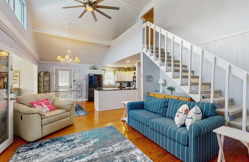 Socastee Casa | Charming Intra-Coastal Waterway home w/private pool, hot tub spa combo