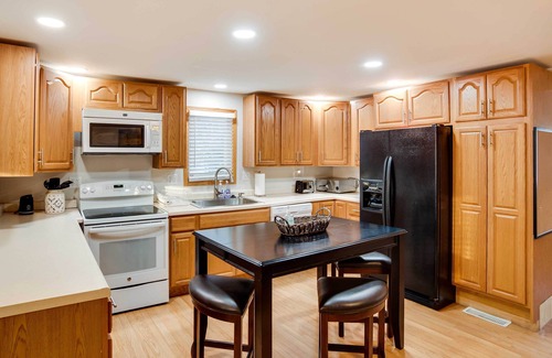 Knoxville Casa | Charming Iowa Abode Near Knoxville Raceway!