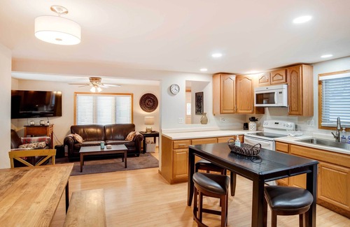 Knoxville Casa | Charming Iowa Abode Near Knoxville Raceway!