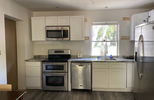 New Smyrna Beach Cabaña | Charming Island Cottage - Pet Friendly