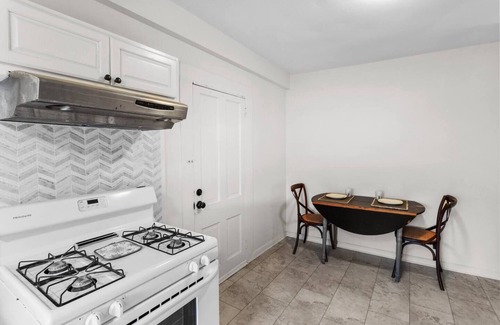 Mooringsport Casa | Charming Ivy House has cozy living spaces adorned with charming decor and inviting furnishings.