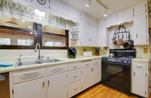 Jefferson City Casa | Charming Jefferson City Home: 2 Mi to Downtown!