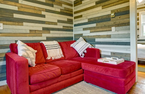 Jefferson Cabaña | Charming Jefferson Cottage w/ Fire Pit!