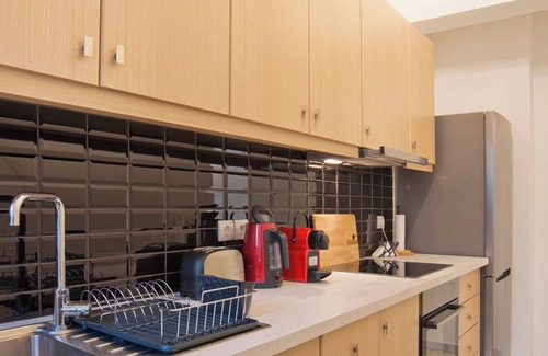 Kallithea Apartamento | Charming Kallithea Apt, fully Reno, Fully Equipped
