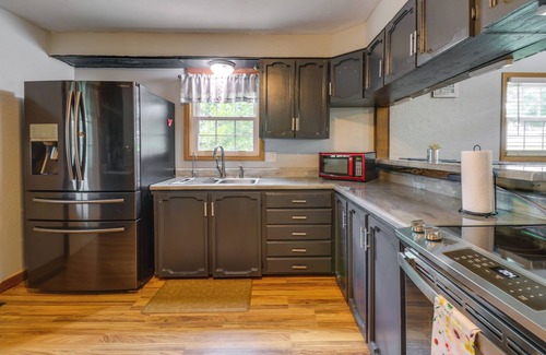 Newkirk Casa | Charming Kaw Lake Country Home w/ Game Room!
