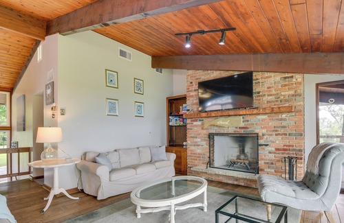 Stevensville Casa | Charming Kent Island Getaway w/ Private Beach