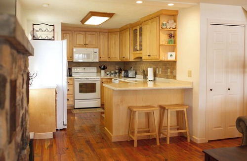 Town of Jerusalem Cabaña | Charming Keuka Lake Cottage with gorgeous views and private beach