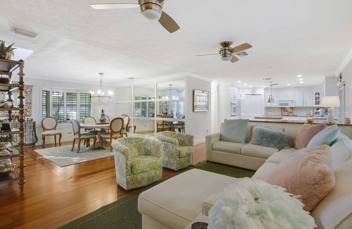 Hobe Sound Casa | Charming Key West style home with pool + spa