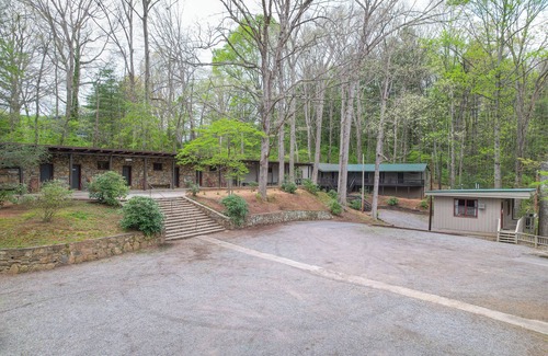 Waynesville Casa | Charming King Suite #11 hotel within walking distance to downtown Waynesville