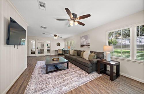 Shoreacres Casa | Charming La Porte Retreat Spacious 3BR 2BA Home with Outdoor Living Space