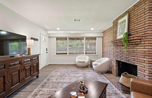 Shoreacres Casa | Charming La Porte Retreat Spacious 3BR 2BA Home with Outdoor Living Space