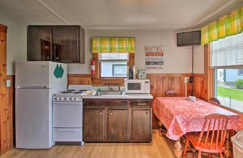Laconia Casa | Charming Laconia Cottage Walk to Weirs Beach