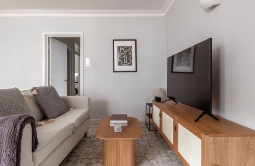 St. Helen's Apartamento | Charming Ladbroke Grove 2BR w/Outdoor Space, nr Shopping, by Blueground