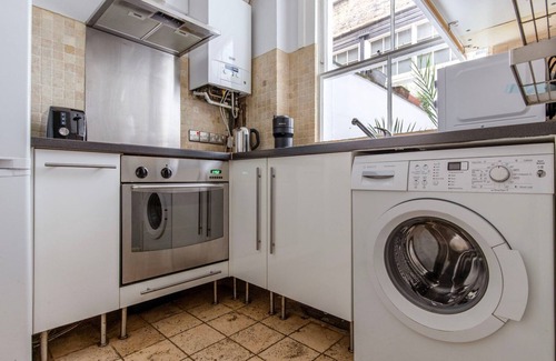 St. Helen's Apartamento | Charming Ladbroke Grove 2BR w/Outdoor Space, nr Shopping, by Blueground