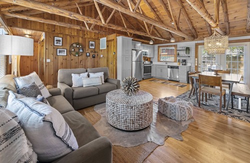 Indian Point Cabina | Charming Lake Cabin on Table Rock Lake – Free Golf Cart, Silver Dollar City