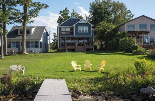 Bayberry Casa | Charming Lake front 4-bedroom 3 full bath house in lovely with WiFi, Central AC