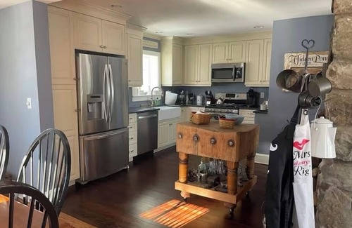 Lake Hopatcong Casa | Charming Lake House on Lake Hopatcong in a quiet cove
