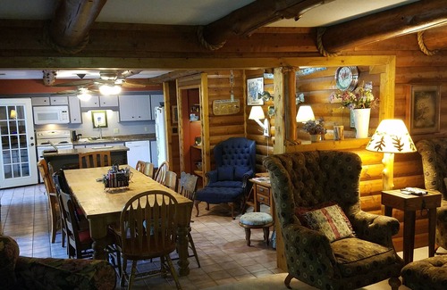 Longville Casa | Encantador Lake Lodge / Bar privado en la cadena de 5500 Acre Woman Lake, incluye pontón