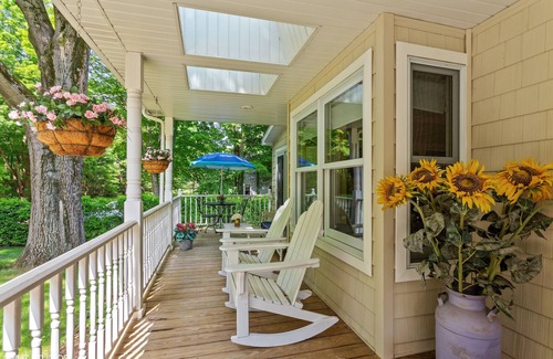 Lake Michigan Beach Casa | Charming Lake Michigan Getaway w/Private Beach Access and large yard