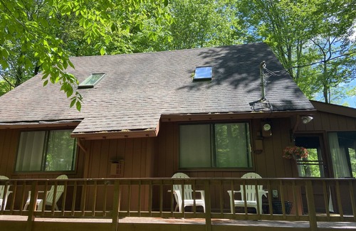 Pocono Pines Cabina | Charming Lake Naomi Cabin. Temporary Memberships available for weekly rentals.