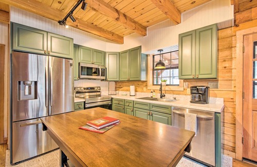 Milledgeville Cabina | Charming Lake Sinclair Cabin: Fire Pit, Dock
