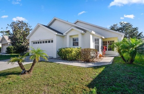 Indian Point Casa | Charming Lake-View 4- Bedroom House with Private Pool and Jacuzzi