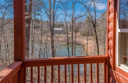 Cleveland Cabina | Cabina de lujo con vista al lago | 2BR 2BA | Bañera de hidromasaje | Sala de juegos | La pesca | Pozo de fuego