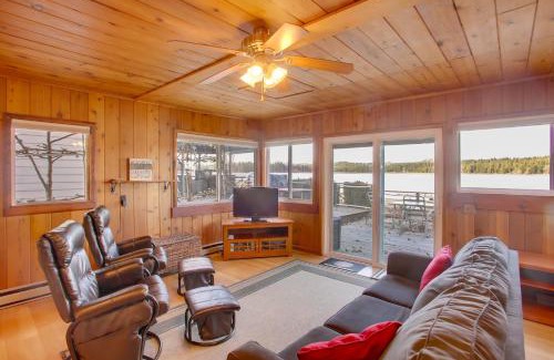 Diamond Lake Casa | Charming Lakefront Cabin with Deck and Fire Pit!