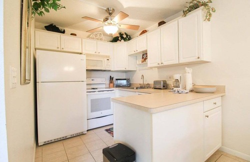 Braden River Condominio | Charming lakefront condo located in the desirable community of Palm Aire - Golfers Little Getaway