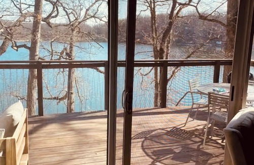 Syracuse Cabaña | Charming lakefront cottage,private lake & dock, perfect secluded getaway