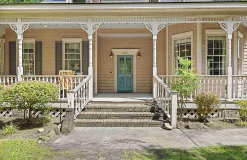 Charleston Casa | Charming Lakefront Home in Maclaura Hall