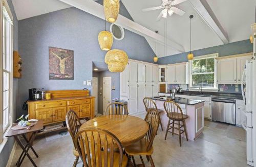Charleston Casa | Charming Lakefront Home in Maclaura Hall