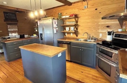 Farmerville Casa | Charming lakefront 2-bedroom house in Farmerville, Louisiana