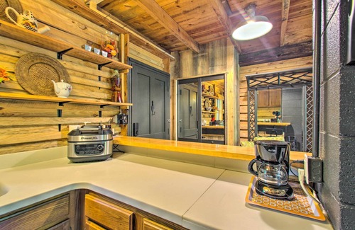 Ridge Cabina | Charming Lakefront Cabin: Fish, Hike & More!