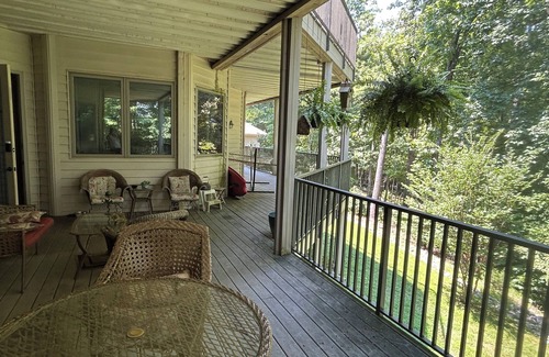 Tellico Village Apartamento | Charming Lakeside 2-bedroom suite with WiFi, AC in welcoming Tellico Village