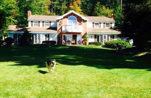 Holderness Cabaña | Charming Lakeside abode on Golden Pond