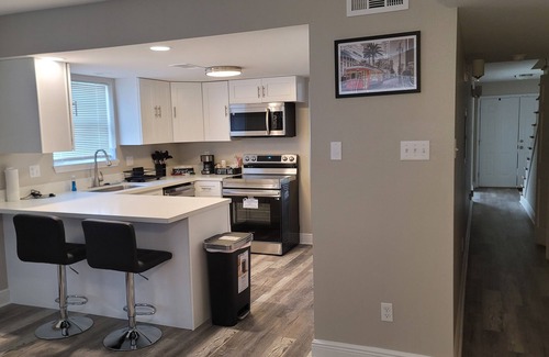 Lakeview Casa | Charming Lakeview 3-bedroom townhome w King bed in New Orleans w/ gameroom, WIFI