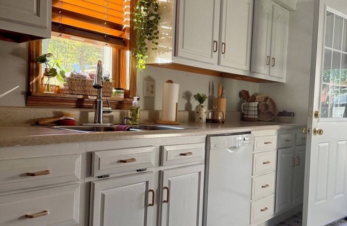 Lakeview Casa | Charming Lakeview Cottage w/Water View - Pet Friendly