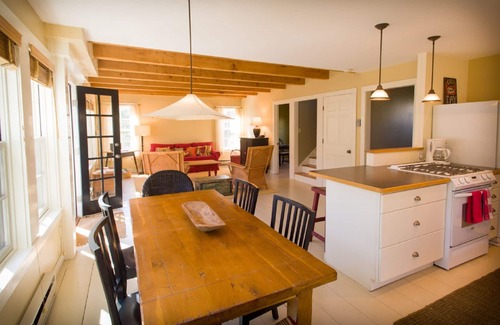 Vineyard Haven Casa | Escape de la ensenada de Lambert encantador, a pie de playa prístina y exclusiva Pond