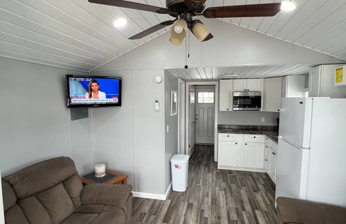 Morristown Alquiler De Eote | Charming land accessible houseboat in Morristown