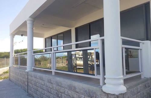 Coromandel Apartamento | Charming large studio with fully equipped kitchenette + terrace. 3 Persons