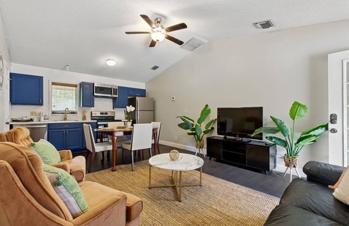 Hunt Club Cabaña | Charming Large 1-bedroom cottage with AC, WiFi in serene Loxahatchee