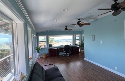 Aiea Casa | Charming large 1-bedroom house with AC, vaulted ceiling, and pool in Aiea